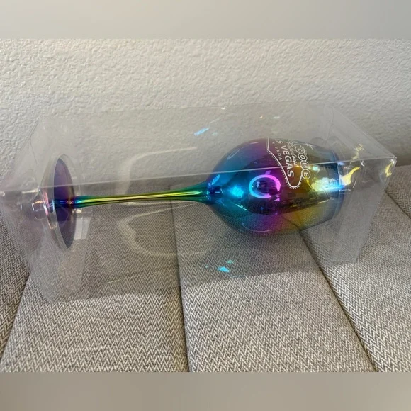 Welcome to Fabulous Las Vegas Nevada Colored Wine Glass - Picture 13 of 15